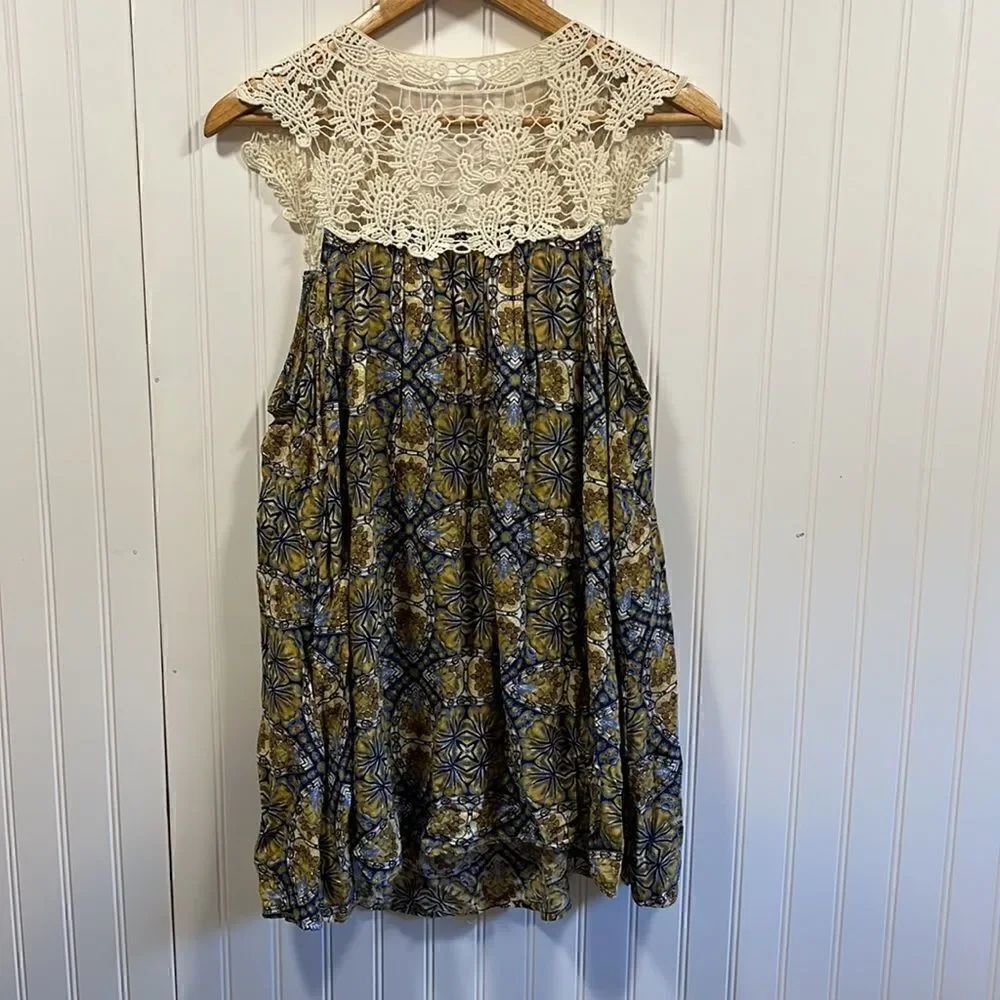 Umgee lace sleeveless blouse - Picture 4 of 4
